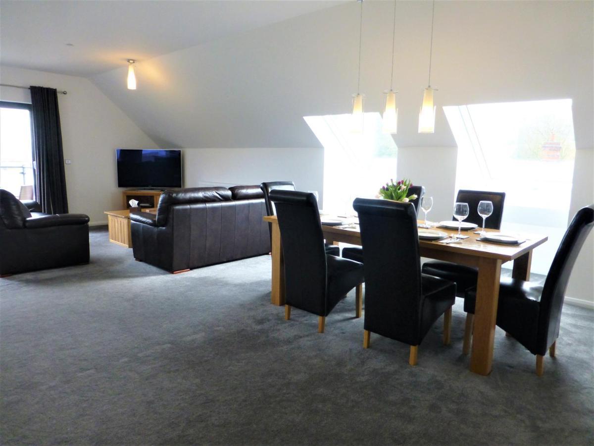 Gerycastell Luxury Holiday Apartment With Stunning Views & Ev Station Point Carmarthen Exterior photo